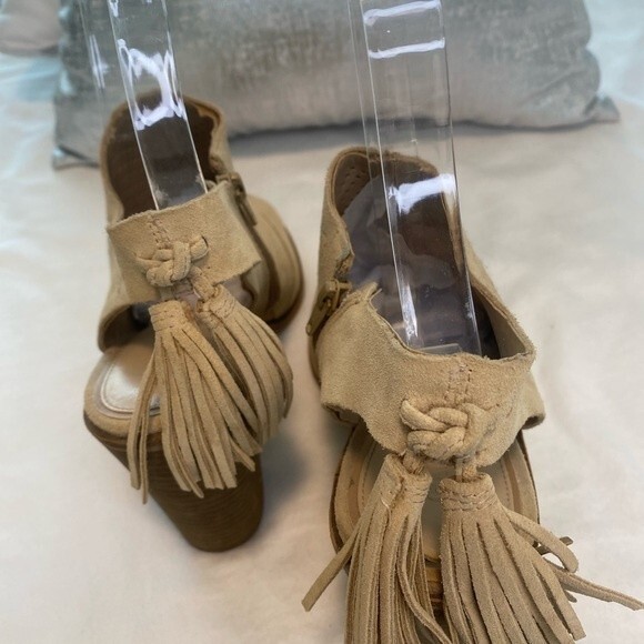 Gianni Bini Leather Suede Tan Tassel Cut Out Western Peep Toe Heel Shoe SZ 10M - Picture 3 of 14